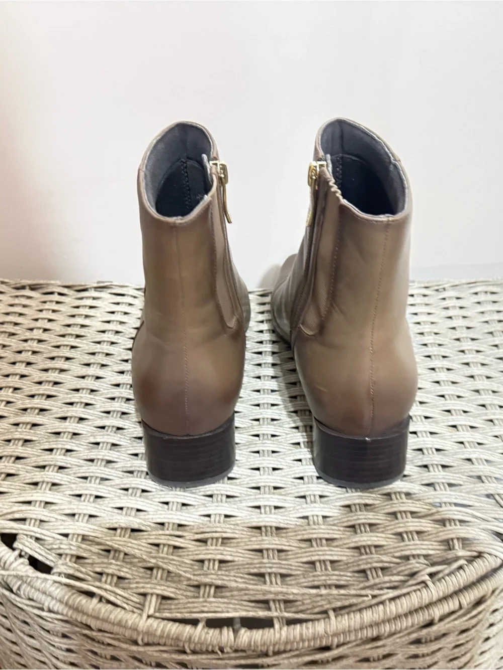 Easy Spirit Leather Ankle Boots – Women’s Size 8.5 M